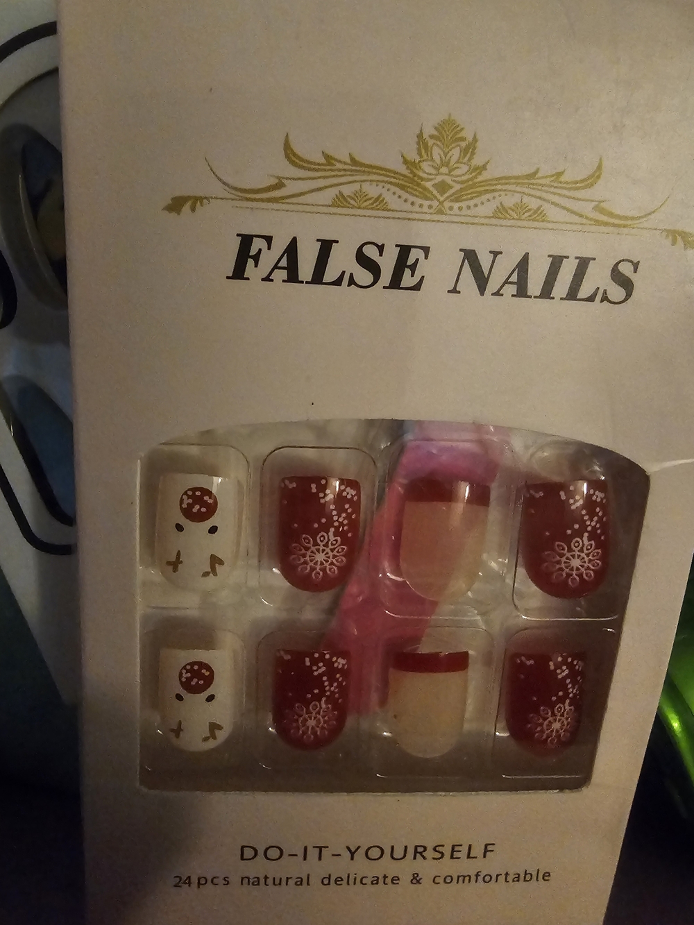 Red & White Winter Snowflake False Nails - Do-It-Yourself Kit